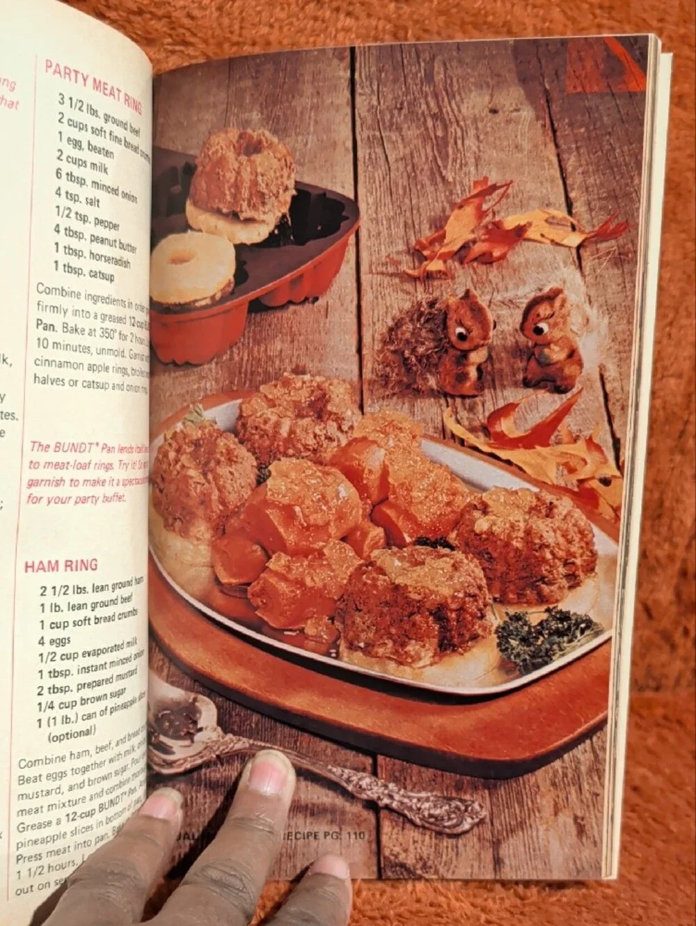 Over 300 Delicious Ways To Use Your Bundt Pans ( Paperback )